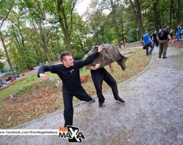 symulacje terenowe krav maga na maxa trening na dworze outdoor 1.jpg