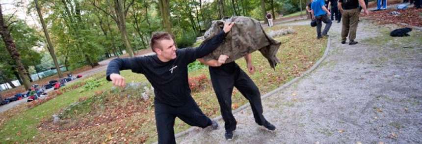 symulacje terenowe krav maga na maxa trening na dworze outdoor 1.jpg